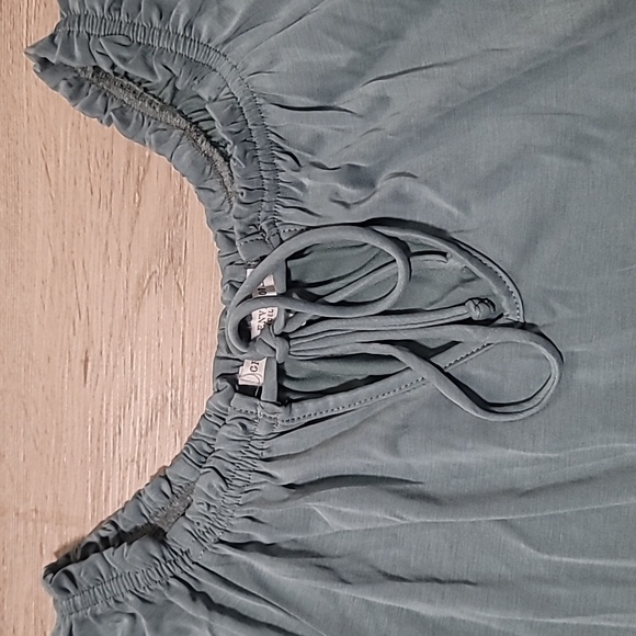 Green Envelop Los Angeles Green Puff Sleeve Top - Picture 4 of 6